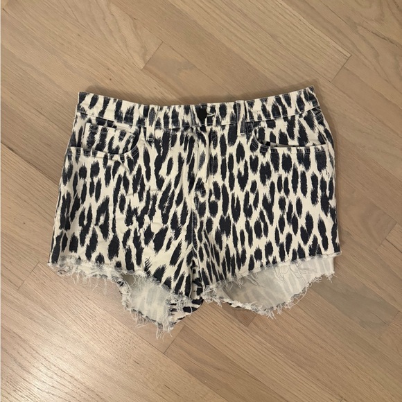 L’agence High-Rise Ryland Lepord Print Shorts - Picture 2 of 4
